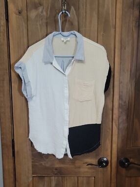Umgee Light Blue Collar Cream Linen Top
